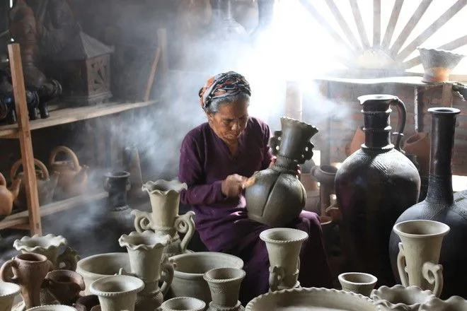 Giải pháp trang trí nội thất không gian nghỉ dưỡng với gốm mộc & mây tre đan Phú Vinh